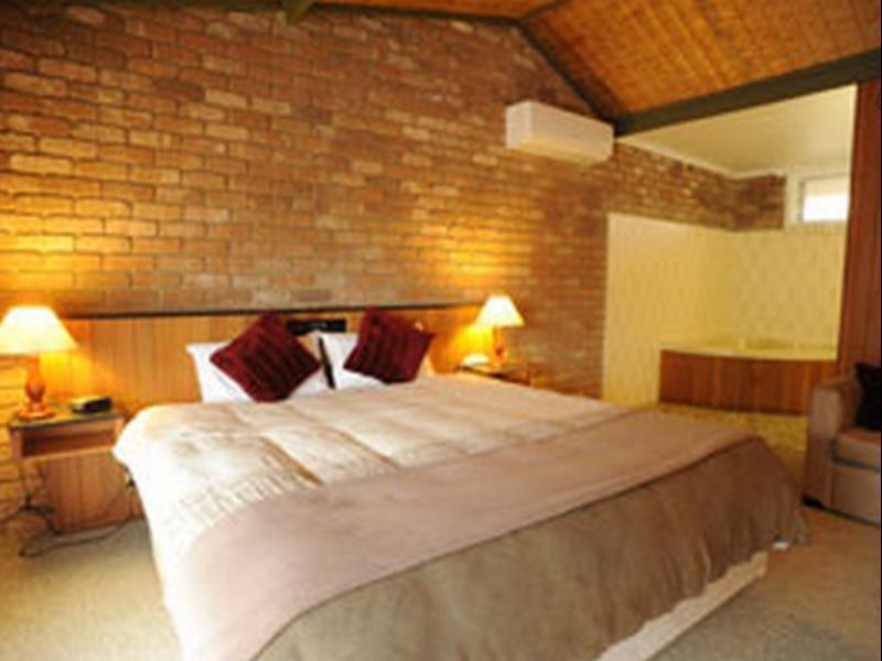 Farnham Court Motel And Restaurant Morwell Esterno foto