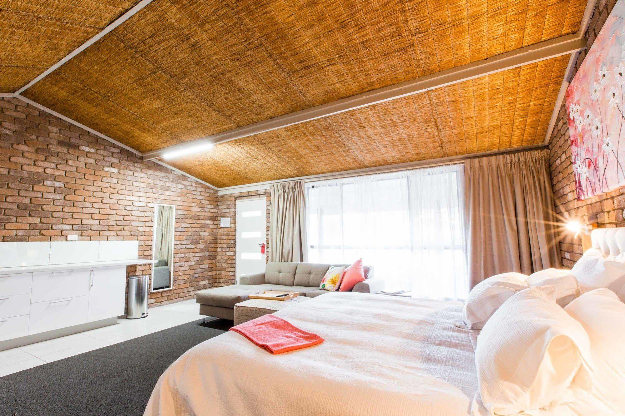 Farnham Court Motel And Restaurant Morwell Esterno foto