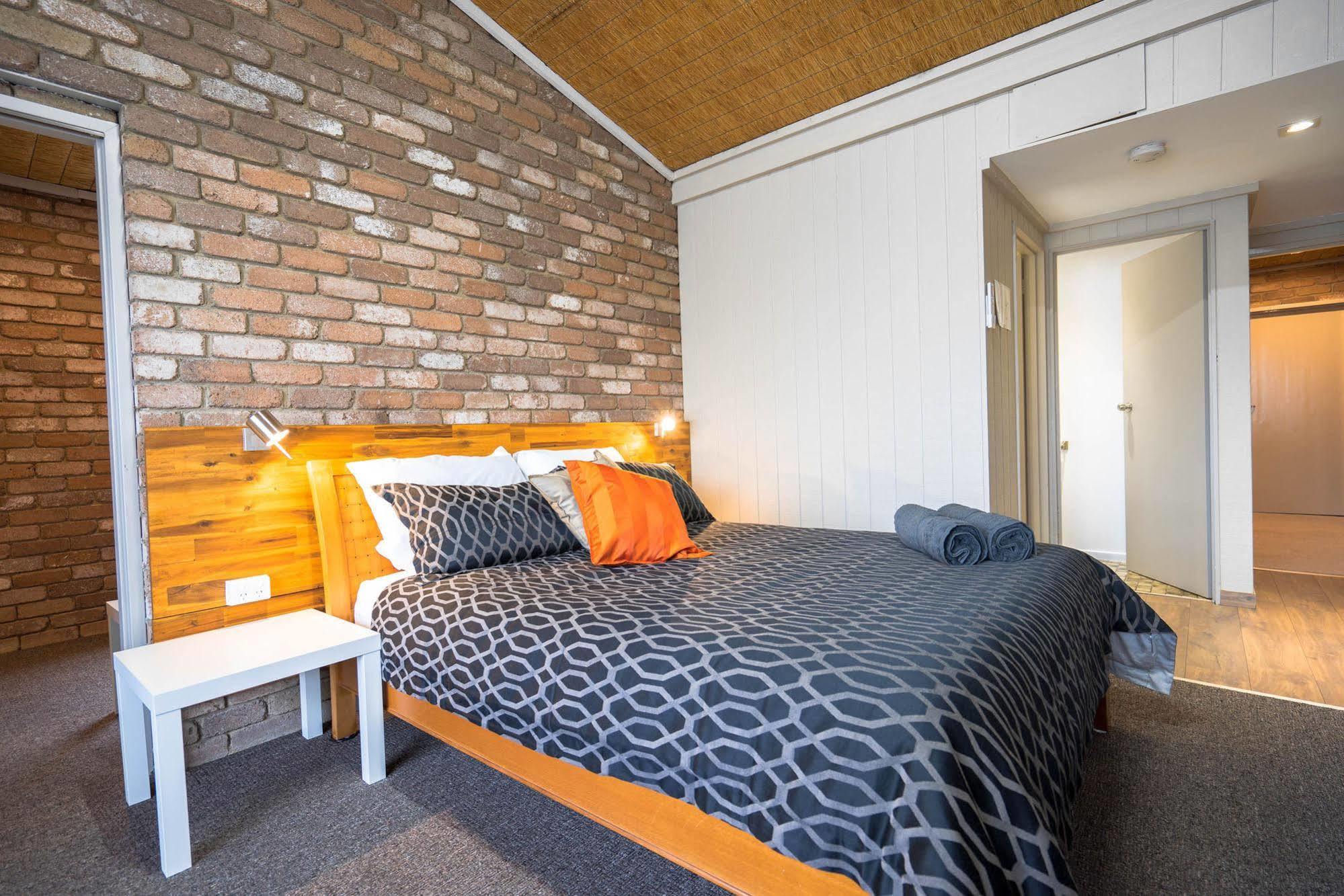 Farnham Court Motel And Restaurant Morwell Esterno foto