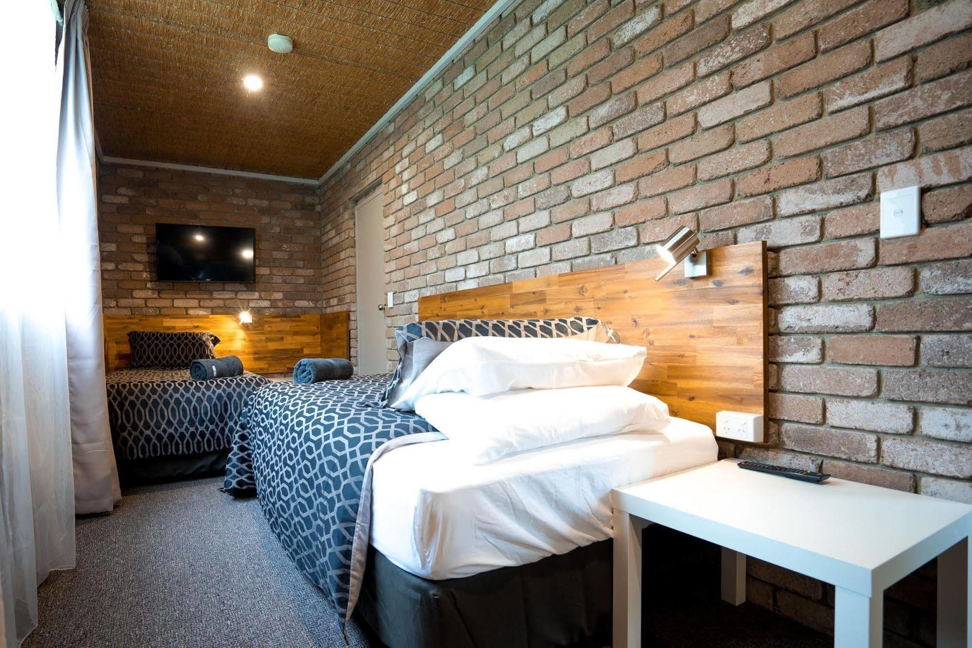 Farnham Court Motel And Restaurant Morwell Esterno foto